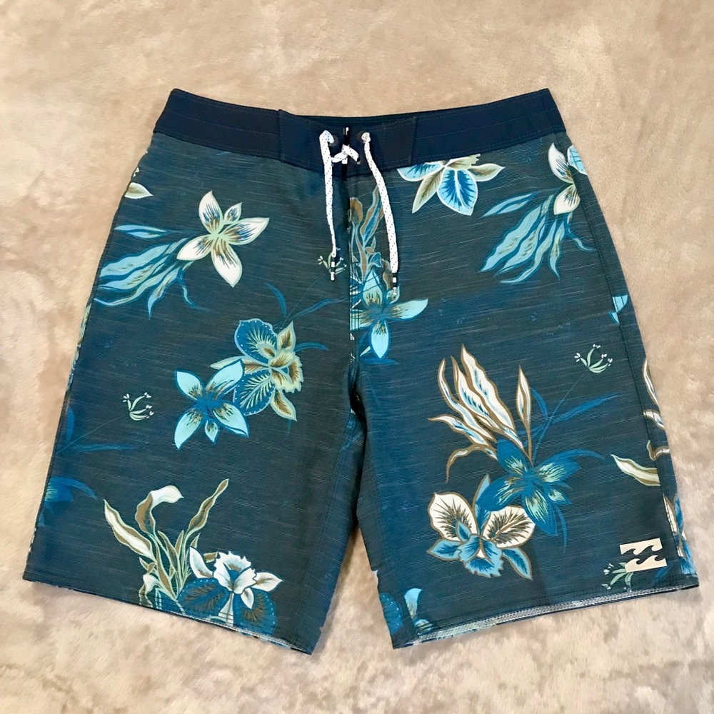 New billabong swimming shorts sz 28